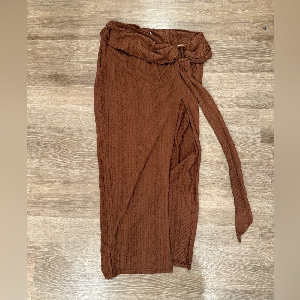 High slit skirt